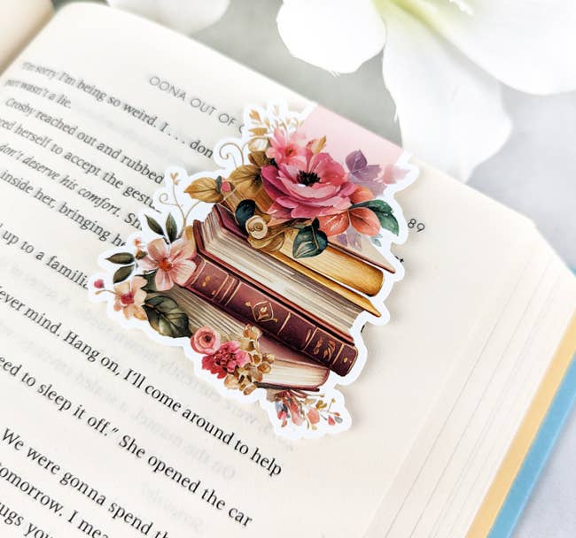 Magnetic Bookmark - Floral book stack